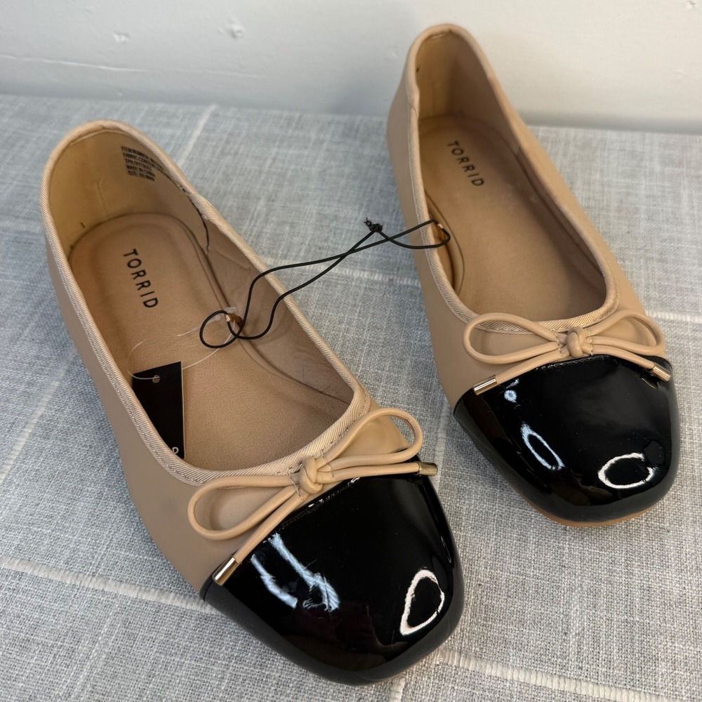 Torrid Bow Detail Square Toe Patent Cap Toe Bow Ballet Flats 9WW Wide Shoes